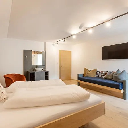 מלון Garni Jagdhof 3*